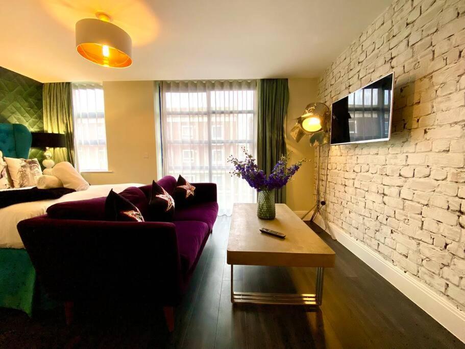 Stunning Apartment Suite - Free Parking & Wifi! Poole Exterior photo