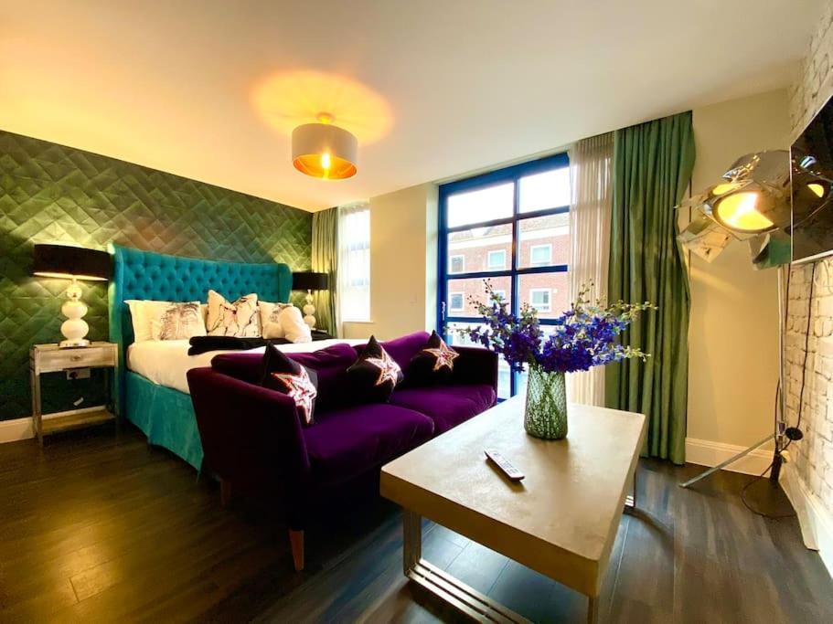 Stunning Apartment Suite - Free Parking & Wifi! Poole Exterior photo