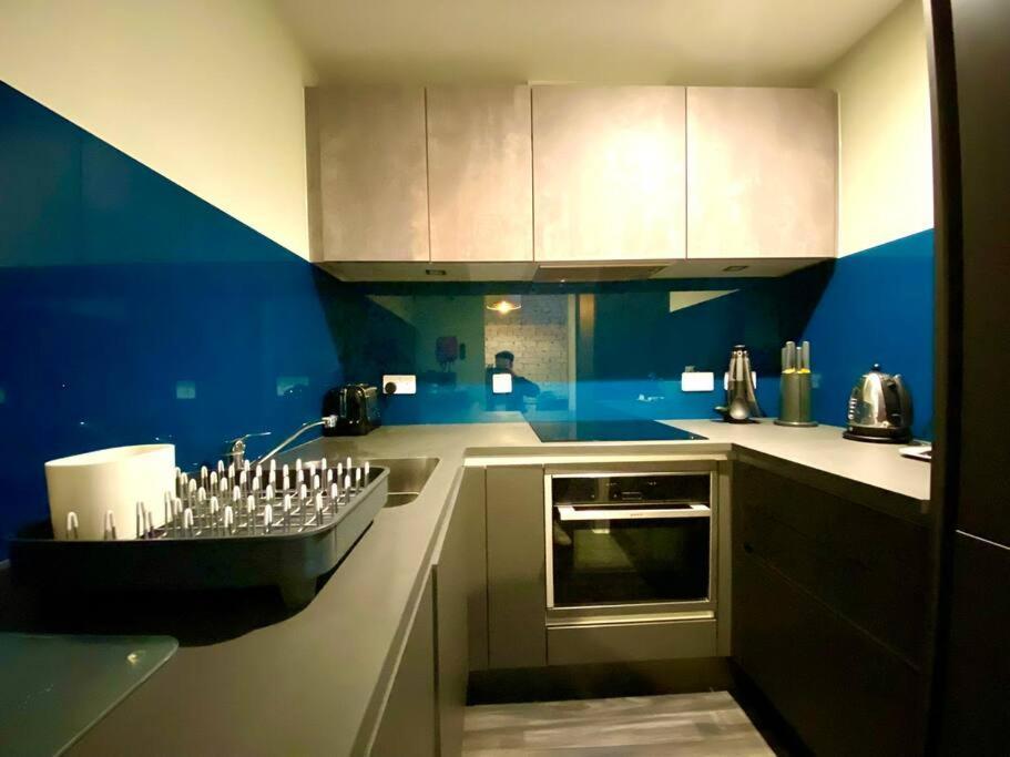 Stunning Apartment Suite - Free Parking & Wifi! Poole Exterior photo