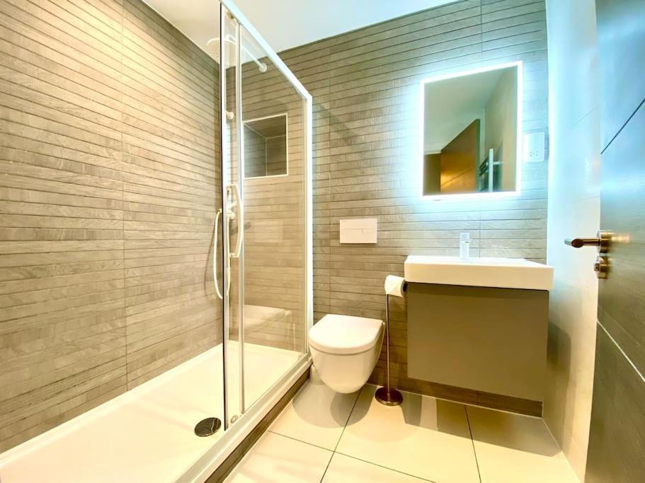 Stunning Apartment Suite - Free Parking & Wifi! Poole Exterior photo
